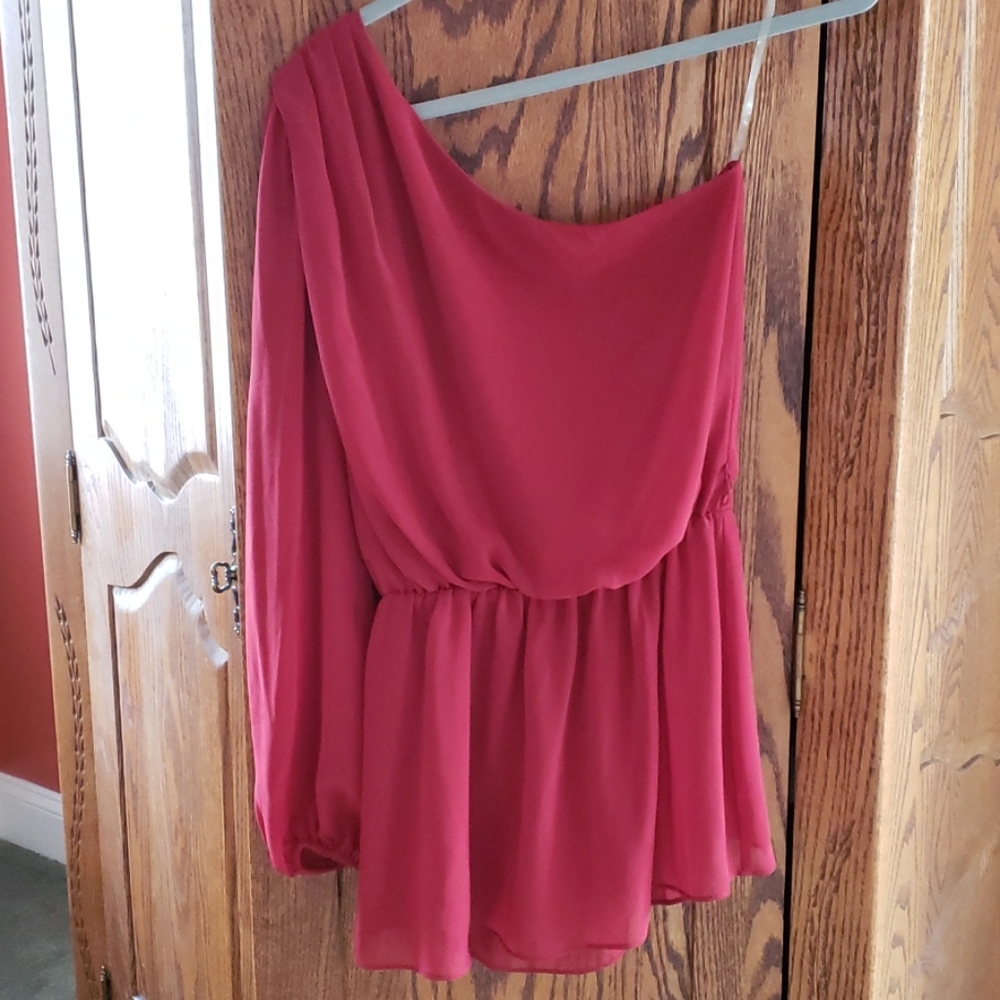 One shoulder, cinch waist blouse with shear sleeve